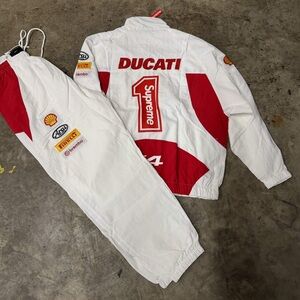 Supreme Ducati Set White